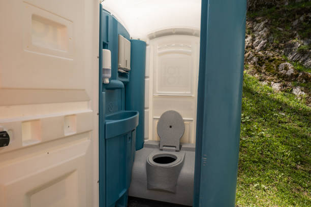 Best Porta potty rental near me  in Weatherby Lake, MO