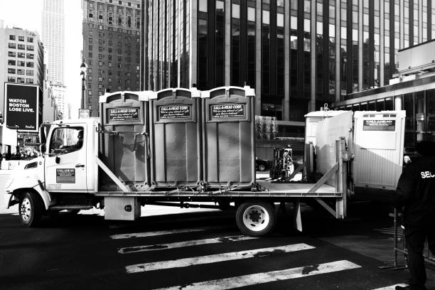 Best Luxury portable toilet rental  in Weatherby Lake, MO